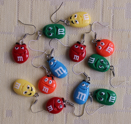 Zkombinuj si náušnice M&M´s