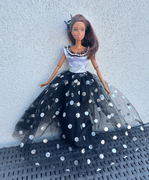 Černo-bílé šatičky s puntíky pro Barbie
