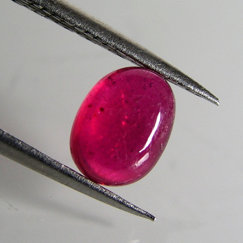 Přírodní červený Rubín, 1,72 ct., 7,5x5,8x3,0 mm