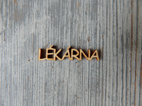 Výřez dřevěný Lékarna