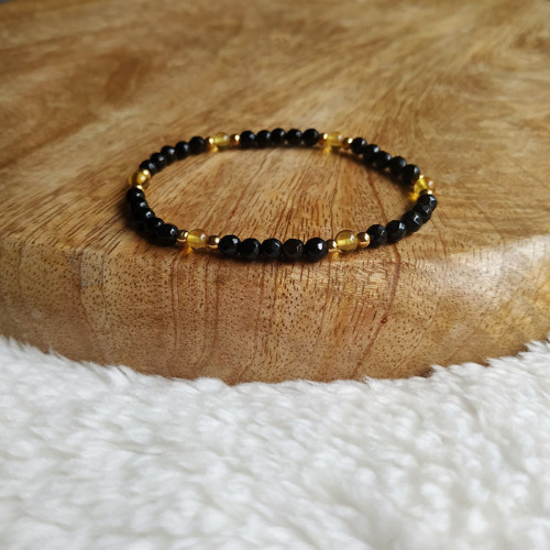 Minimalistický náramek z minerálu Onyx a Jantar