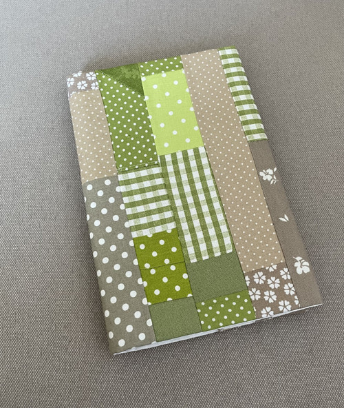 Obal na knihu patchwork hnědá a zelená