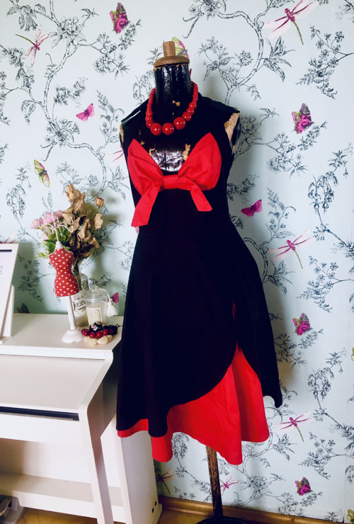 Šaty retro fatale black&red — foto 1