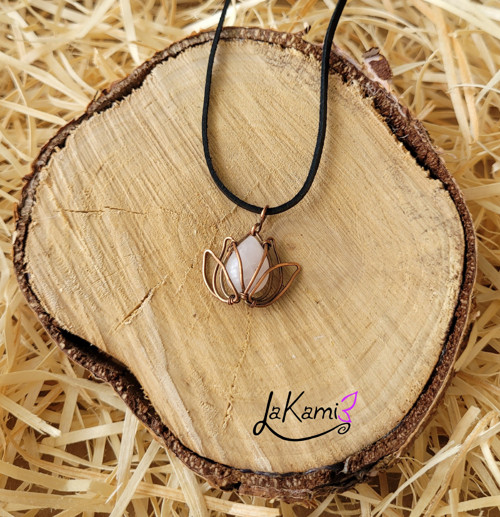 Amulet - talisman - lotosový květ s růženínem
