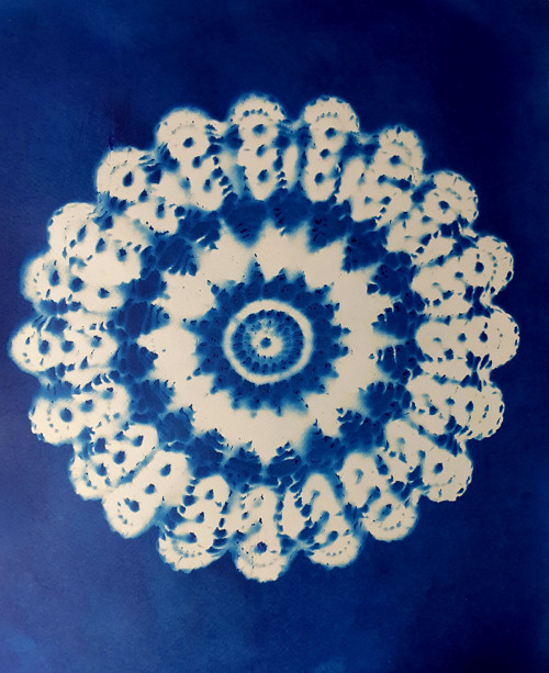 Velkoformátová kyanotypie "Krajková mandala"