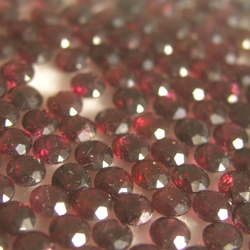 Broušené Granáty Rhodolity, 4x4 mm, 1. kus