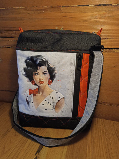CROSSBODY TAŠTIČKA dáma v bílém