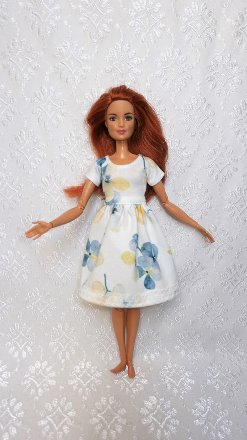 Úpletové šaty pro Barbie — foto 1