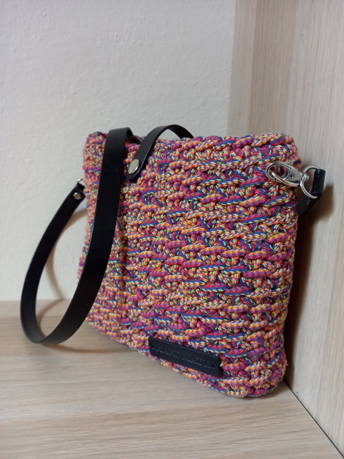 Háčkovaná kabelka malá multicolor — foto 1
