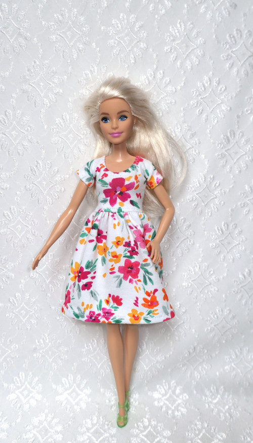Úpletové šaty pro Barbie — foto 1