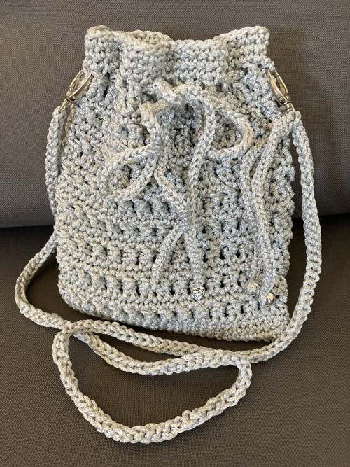 Stříbrná minikabelka — foto 1