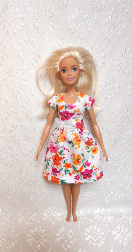 Úpletové šaty pro Barbie — foto 1