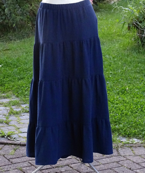 Modrá mušelínová sukně stupňovitá