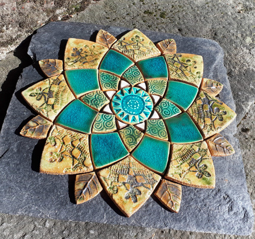 Mandala z keramických komponentů 85