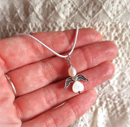 Andělíček strážníček*ochranný amulet*perla*perleť