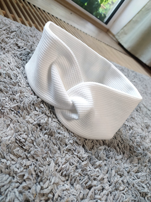 Čelenka křížená bílá — foto 1