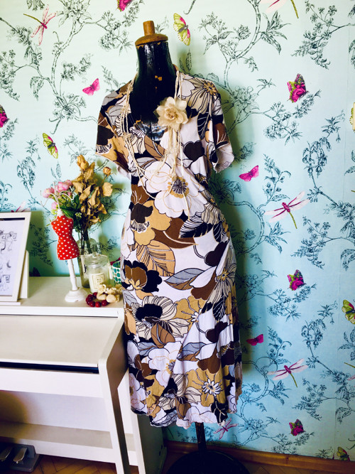 Šaty květy v čokoládě — foto 1