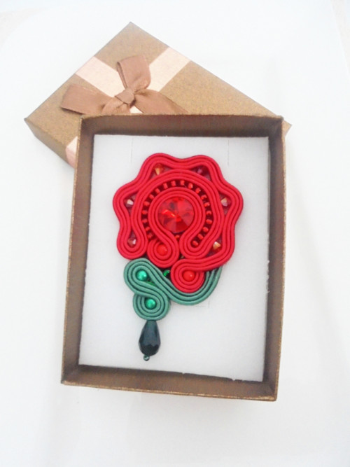 Soutache brošňa