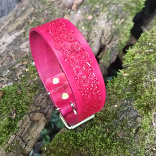 Kožený obojek 40 mm Eminčiny květy red