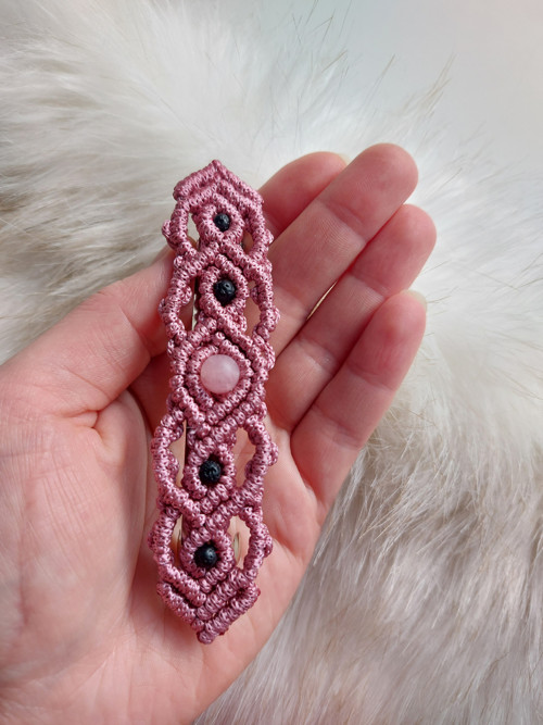 Spona do vlasů s lávou a jadeitem, macramé