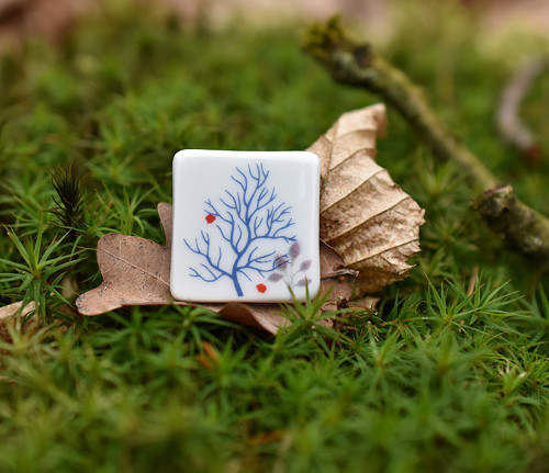 Porcelánová brož - Jablko nepadá daleko... — foto 1