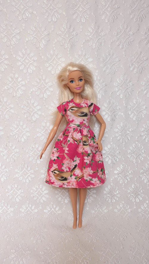 Úpletové šaty pro Barbie — foto 1