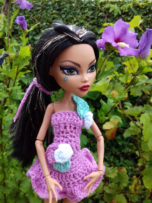 Háčkované šatičky pro panenky Monster High