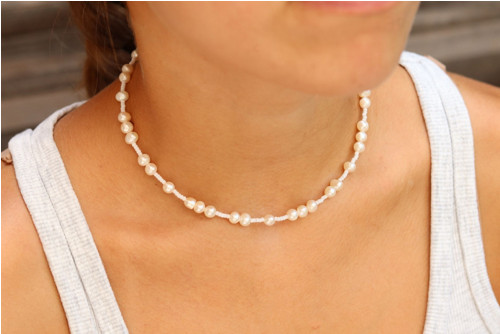 Letný choker s perlami