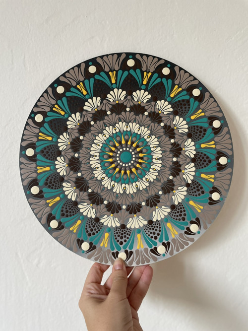 Mandala Indiánka - ručně malovaná, 28 cm