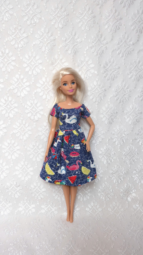 Úpletové šaty pro Barbie — foto 1