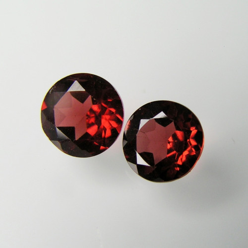 Broušené červené Granáty, 1,62 ct./Pár, 5,6-5,9 mm