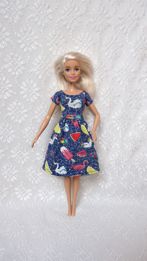Úpletové šaty pro Barbie — foto 1