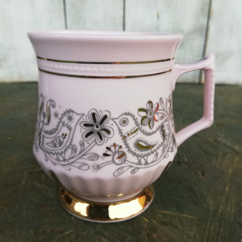 Vintage růžový porcelán. hrnek, mušlák s ptáčky.