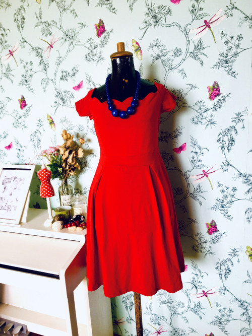 Šaty retro red — foto 1