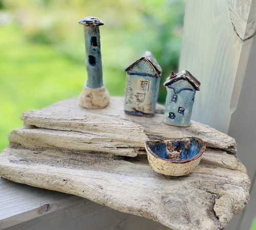 Keramika A Driftwood, Útes S Domky A Majákem
