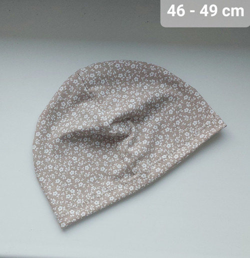 Květovaná čepička 46 - 49 cm