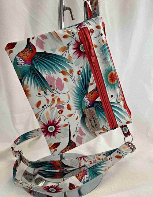 Malá kabelka crossbody "Maličká" barevní ptáčci