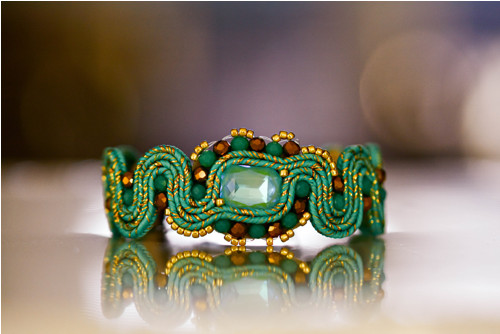 Zeleno-zlatý soutache náramek