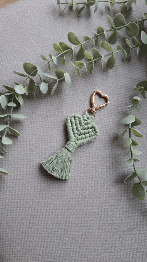 Macrame přívěsek SRDCE - světle zelená — foto 1