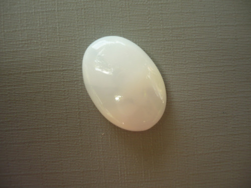 Kabošon – bílý opál 23 mm, č.45f