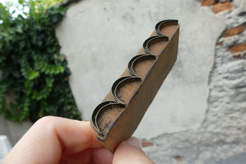 Vlnky ...dřevěné razítko na textil, modrotisk — foto 1