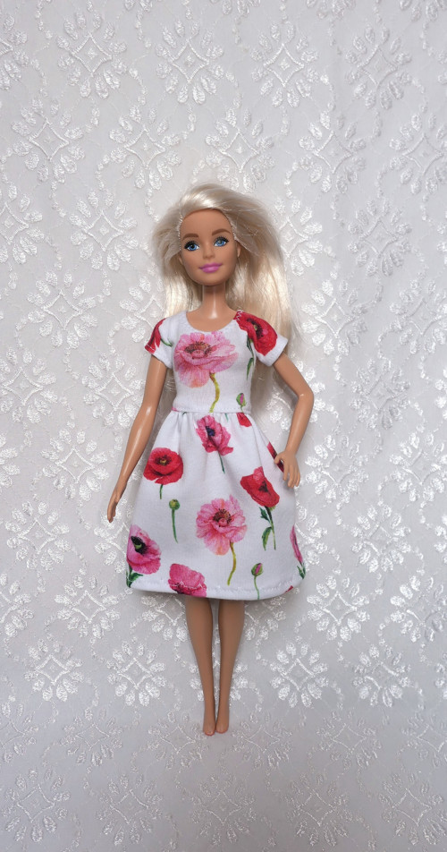 Úpletové šaty pro Barbie — foto 1