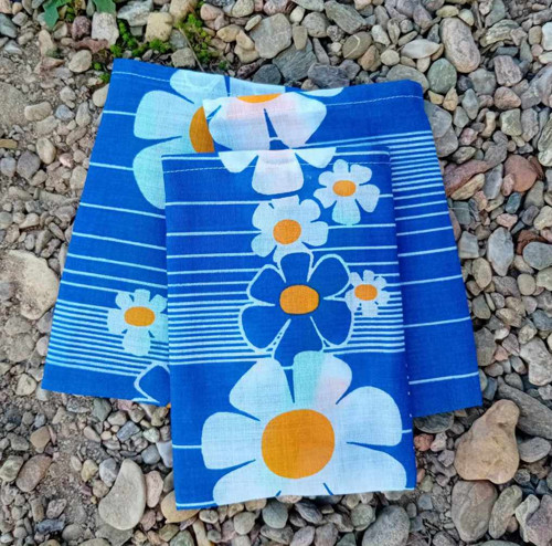 Modrý kytičkový
