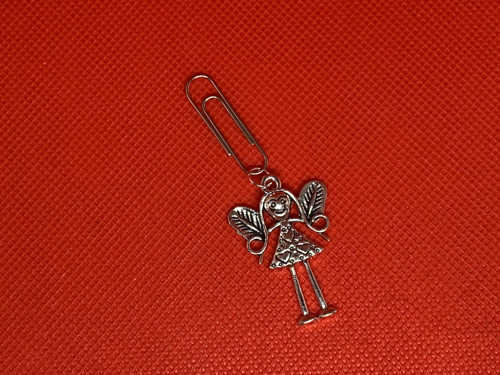 Kancelářská sponka s přívěškem č.40