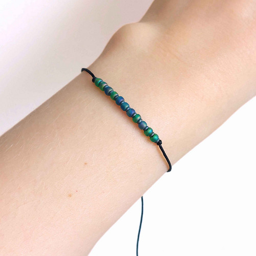 Modrozelený minimalistický náramek z korálků
