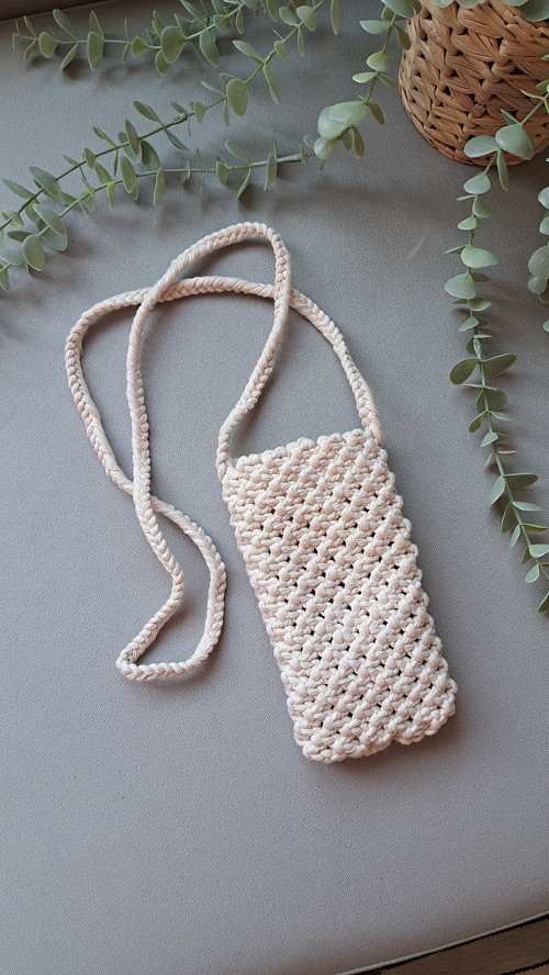 Macrame taštička/kryt na mobil - bílá