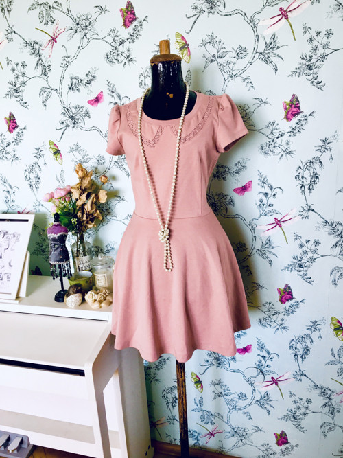 Šaty Nostalgie v powder pink — foto 1
