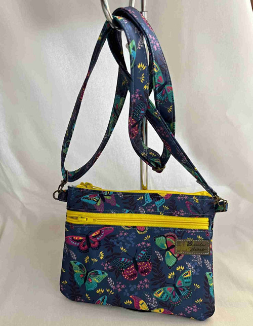 Malá kabelka crossbody "Maličká" barevní motýlci