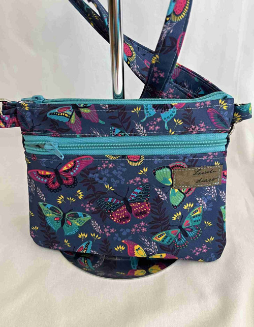 Malá kabelka crossbody "Maličká" barevní motýlci