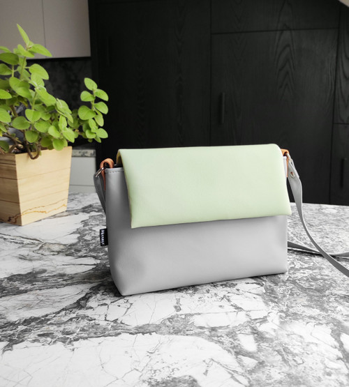 Anna crossbody bag šedá s pistáciovou